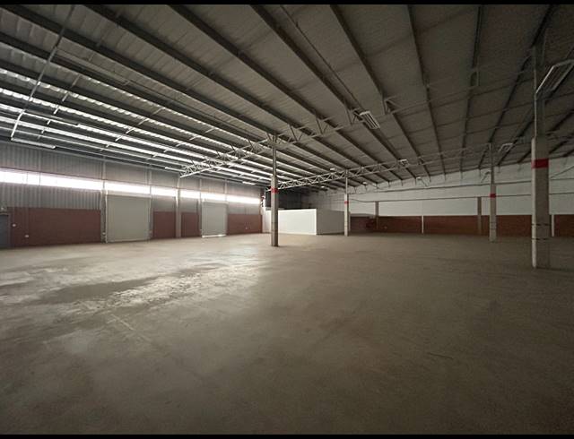1,316M² WAREHOUSE TO LET IN CLAYVILLE